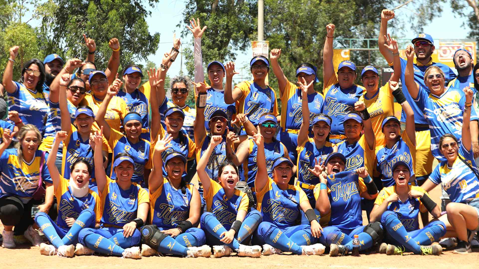 Retiene Tigres campeonato de softball femenil en Universiada